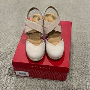 Ladies Kelly & Katie Brynn size 6.5 espadrille wedge sandal-Nude